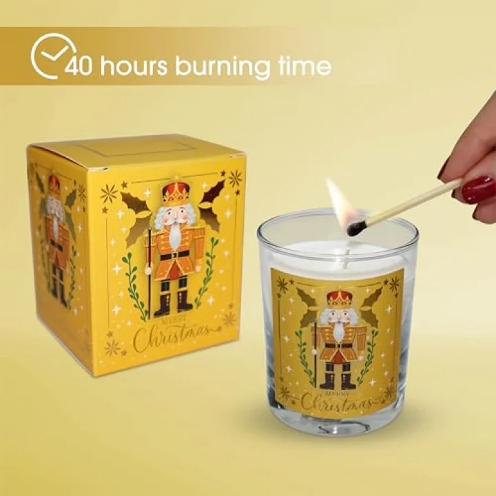 Charm Lab Candle – Kurşun Asker (Nutcracker) Tasarımlı Mum, Sarı Renk Temalı, 135 g Doğal Bio Balmumu, 40 Saat Yanma Süresi, Cam Kavanoz, Şık Bristol Kutulu, Yılbaşı Koleksiyonu Hazır Hediye
