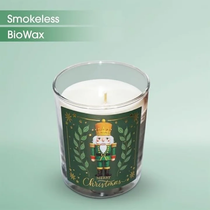 Charm Lab Candle – Kurşun Asker (Nutcracker) Tasarımlı Mum, Yeşil Renk Temalı, 135 g Doğal Biyo Balmumu, 40 Saat Yanma Süresi, Cam Kavanoz, Şık Bristol Kutulu, Yılbaşı Koleksiyonu Hazır Hediye