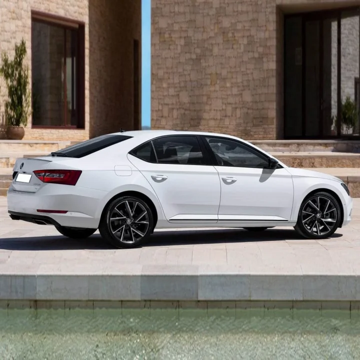 Delikli Arka Silecek Kapağı 3V5955435 Skoda Superb 3 ile uyumlu 2015-2019