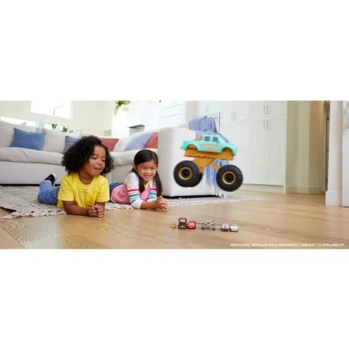 Disney Pixar Arabalar Cars Akrobat Ivy Karakter Aracı