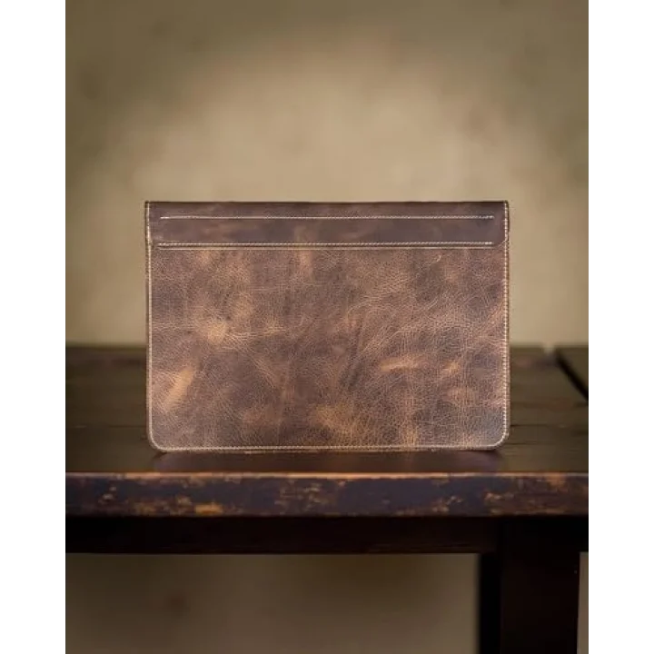 Hakiki Deri MacBook Kılıfı 13-14 İnç – Gerçek Deri Premium MacBook Çantası, MacBook Air, MacBook Pro - Mess Collection (taba 13/14 inç)