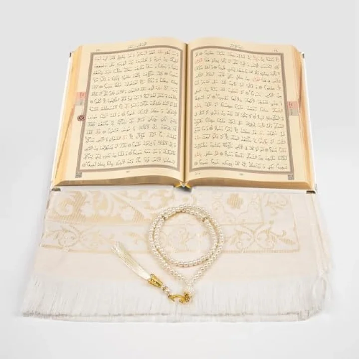 Hayrat Neşriyat Kuran + Seccade + Tesbih Hediye Seti (Orta Boy, Kadife, Desenli Kutu, Beyaz)