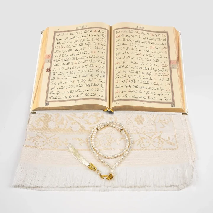 Hayrat Neşriyat Kuran + Seccade + Tesbih Hediye Seti (Orta Boy, Kadife, Desenli Kutu, Beyaz)