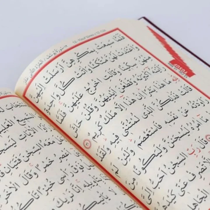 İri Yazılı Bilgisayar Hatlı Sıvama Kapak Arapça Kuranı Kerim Orta Boy - Bordo