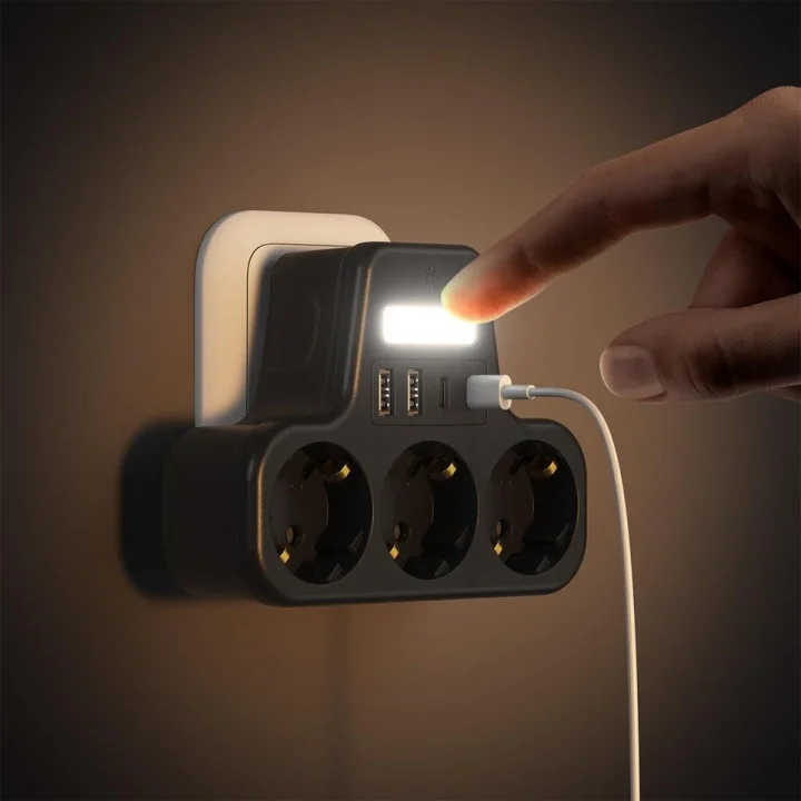 LED Gece Işıklı 3680 W Priz Adaptörü - 3lü Akım Korumalı Priz + 2 USB ve 2 Type-C Girişli, Kablosuz Duvar Tipi Çoklu Şarj Adaptörü, Kısa Devre Koruma, Kompakt Tasarım