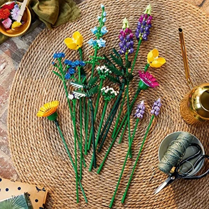 LEGO Botanicals Kır Çiçekleri Buketi 10313