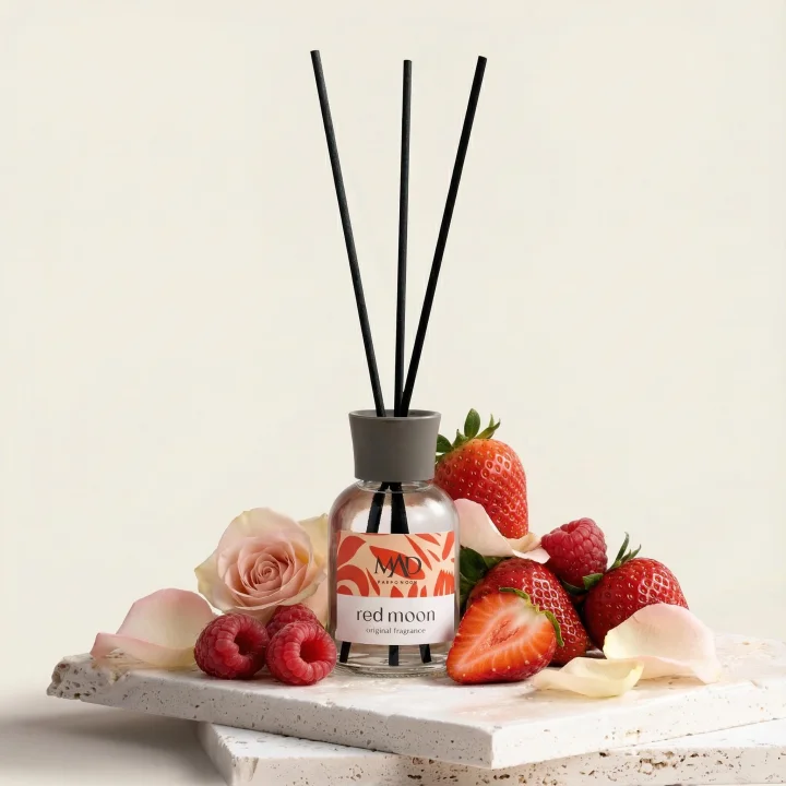 Mad Red Moon Ortam Kokusu – Nar, Ahududu ve Karamel ile Meyvemsi, Çiçeksi ve Çarpıcı-Bambu Çubuklu 50 Ml