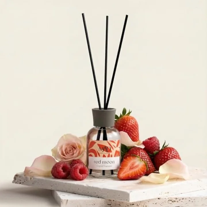 Mad Red Moon Ortam Kokusu – Nar, Ahududu ve Karamel ile Meyvemsi, Çiçeksi ve Çarpıcı-Bambu Çubuklu 50 Ml
