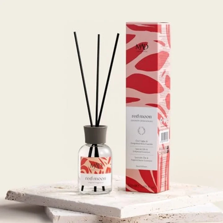 Mad Red Moon Ortam Kokusu – Nar, Ahududu ve Karamel ile Meyvemsi, Çiçeksi ve Çarpıcı-Bambu Çubuklu 50 Ml