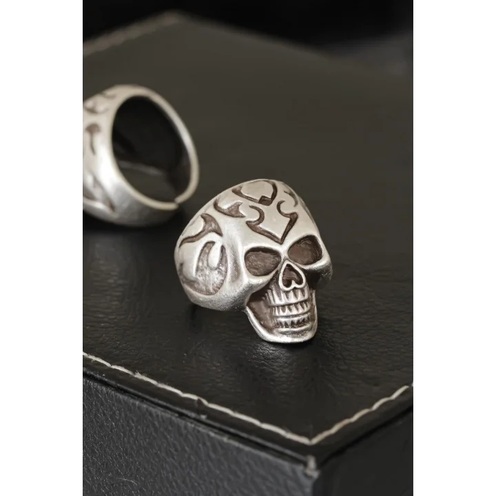 Mey İthalat® Kuru Kafa Tasarımlı Eskitme Gümüş Desenli Ayarlamalı Model Erkek Yüzük