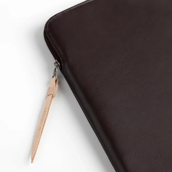 Rahat Suya Dayanıklı PU Deri Kılıf iPad Air 11 inç M3 2025, iPad Pro 11 M4 2024 ve Akıllı/Magic Klavye ile Uyumlu Kalemlik, Çikolata