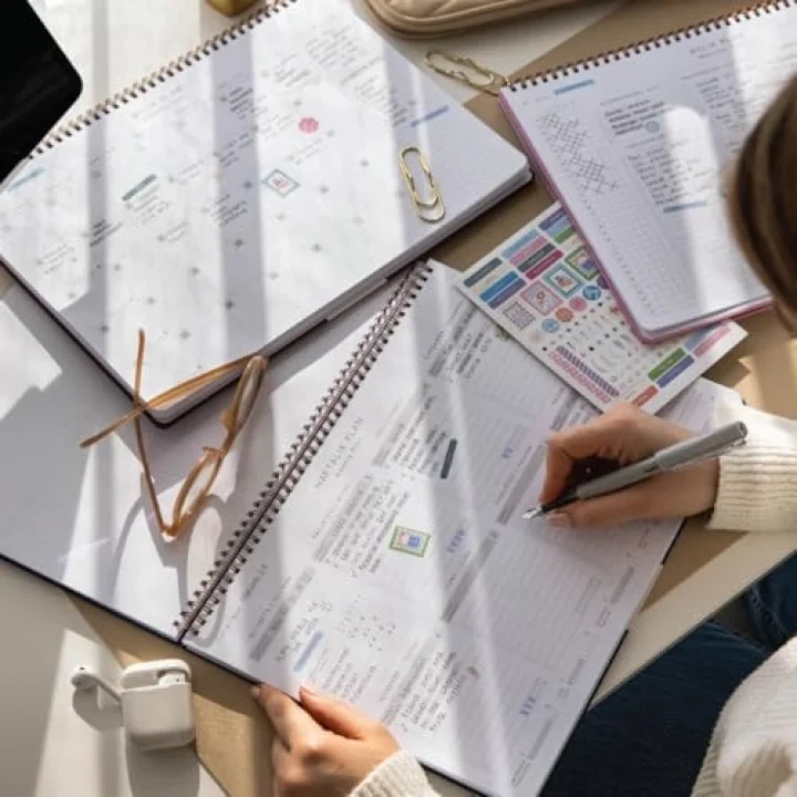 Süresiz Haftalık Spiralli Masaüstü Planlayıcı 24x34 cm - Desk Planner Siyah