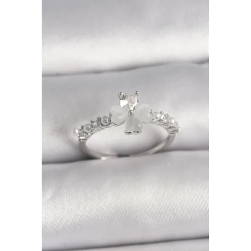 Mey İthalat® Pirinç Gümüş Renk Zirkon Taşlı Yonca Model İnci Detay Ayarlanabilir Yüzük