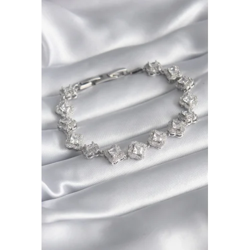 Mey İthalat® Pirinç Gümüş Renk Zirkon Taşlı Yonca Model VIP Seri Kadın Bileklik