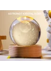 Mey İthalat® Ahşap Tabanlı 3D Astronot Küre Lamba Çocuk Odası ve Masa Üstü Dekor