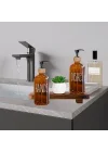 Cam Dispenser Seti – 2’li Amber Şişe (Hands & Dishes Etiketli), Bambu Kapaklı, Sıvı Sabun & Deterjan Pompası