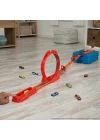 Hot Wheels Track Builder Alev Temalı Akrobasi Seti ve 1 adet araba, birleştirilebilir oyuncak saklama kutusunda 16 adet pist oluşturma ve akrobasi parçası, HMC04