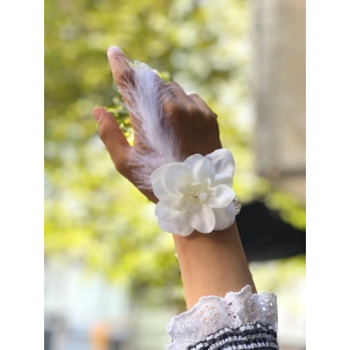 BFS  Bride to be Nedime Gelin Bilekliği Tüy ve İnci Boncuk Detaylı Beyaz Renkli Bekarlığa Veda Partisi Bilekliği 10 Adet