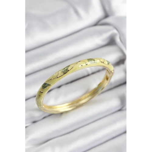 BFS Mineli Pirinç Fıstık Yeşili Yaprak Motifli Gold Renk Kadın Kelepçe