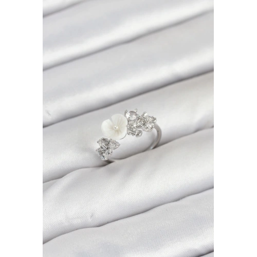 BFS Pirinç Gümüş Renk Çiçek Model Zirkon Taşlı Kadın Yüzük