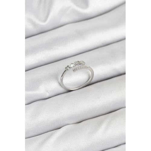 BFS Pirinç Gümüş Renk Kalpli Detaylı Zirkon Taşlı Kadın Yüzük