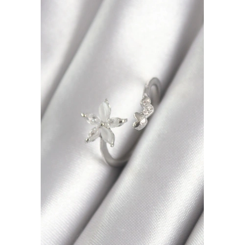 BFS Pirinç Gümüş Renk Zirkon Taşlı Çiçek Model Kalp Detay Kadın Yüzük