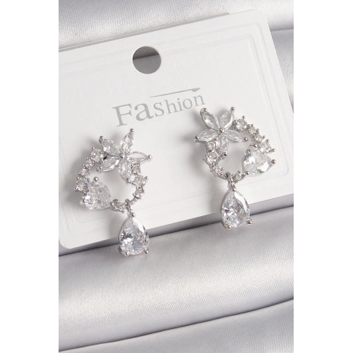 BFS Pirinç Gümüş Renk Zirkon Taşlı Çiçek Model Sallantı Damla Detay Kadın Küpe