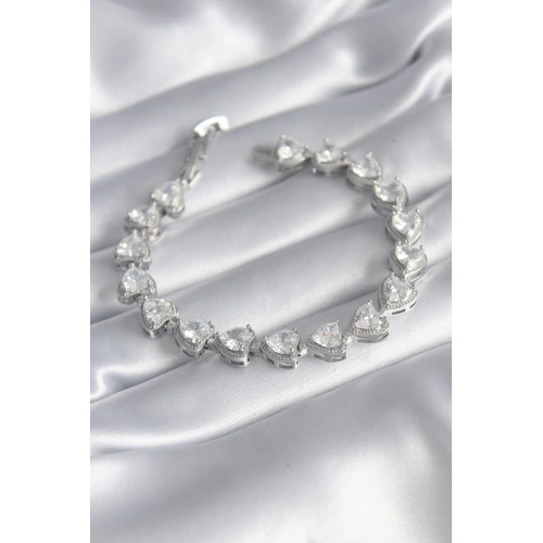 BFS Pirinç Gümüş Renk Zirkon Taşlı Kalp Model VIP Seri Kadın Bileklik