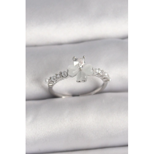 BFS Pirinç Gümüş Renk Zirkon Taşlı Yonca Model İnci Detay Ayarlanabilir Yüzük