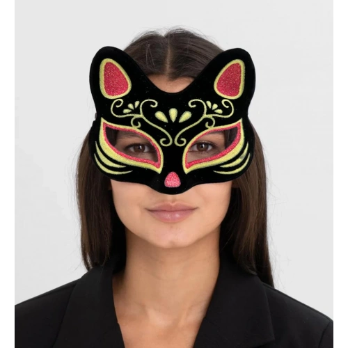 BFS   Siyah Renk Süet Kaplama Üzeri Kırmızı Sarı Simli Kedi Maskesi 17x14 cm