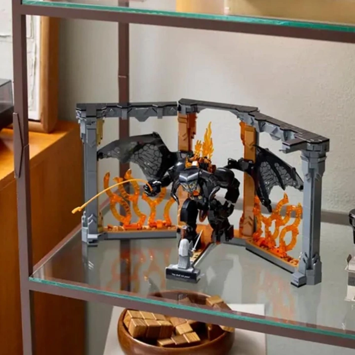 BFS  10367 Lego icons - Yüzüklerin Efendisi: Balrog™ Kitaplık Dekoru 1201 parça +18 yaş