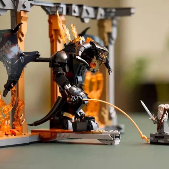 BFS  10367 Lego icons - Yüzüklerin Efendisi: Balrog™ Kitaplık Dekoru 1201 parça +18 yaş