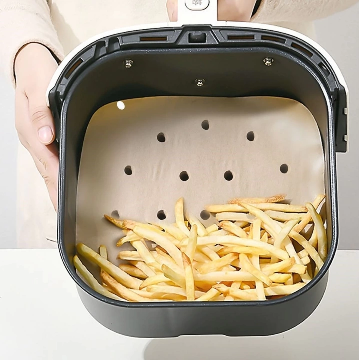 BFS  150 Adet Air Fryer Pişirme Kağıdı Tek Kullanımlık Hava Fritöz Yağ Geçirmez Yapışmaz Gıda Pişirme Kağıdı Delikli Kare Model