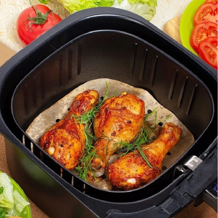 BFS  150 Adet Air Fryer Pişirme Kağıdı Tek Kullanımlık Hava Fritöz Yağ Geçirmez Yapışmaz Gıda Pişirme Kağıdı Delikli Kare Model