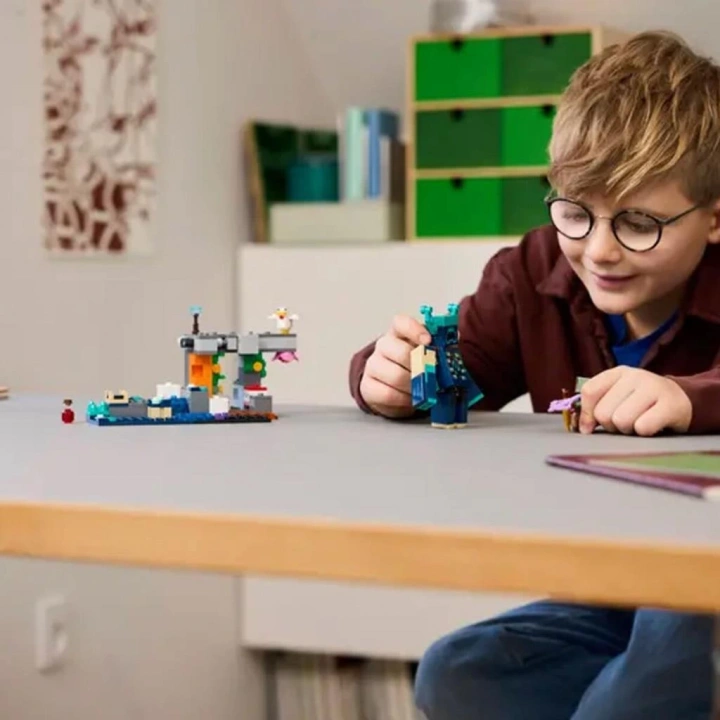 BFS  21274 Lego Minecraft Warden Mücadelesi 238 parça +7 yaş