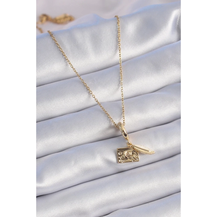 BFS 316L Çelik Gold Renk Kalp Detay Mektup Figür Charm Model Kadın Kolye