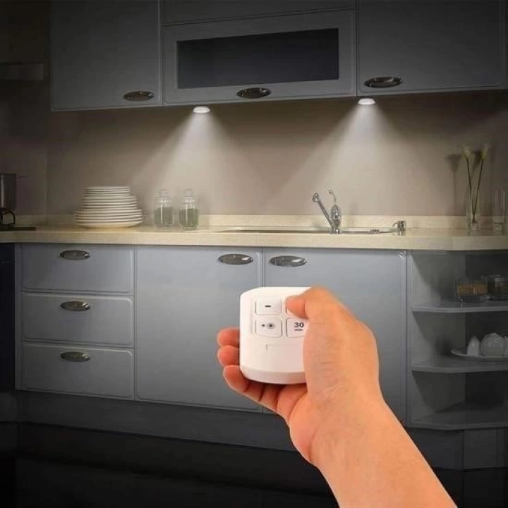 BFS  3lü Uzaktan Kumandalı Pilli Yapışkanlı Kablosuz Led Spot Lambalar