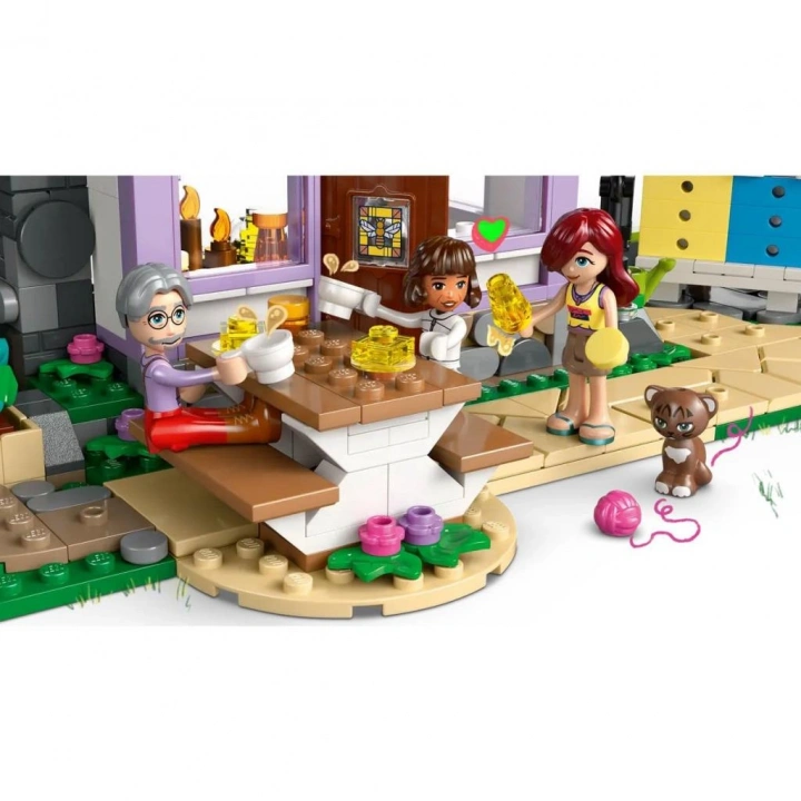 BFS 42669 NessiWorld Friends Arıcıların Evi ve Çiçek Bahçesi parça + yaş