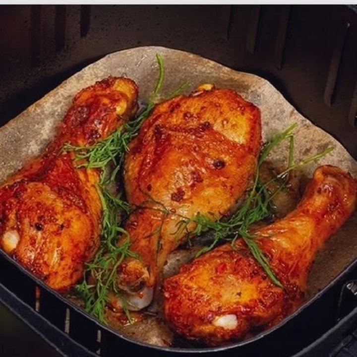 BFS 50 Adet Air Fryer Pişirme Kağıdı Tek Kullanımlık Yağ Su Geçirmez Yapışmaz Deliksiz Düz Kare Model