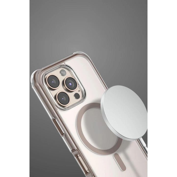 BFS Apple iPhone 16 Pro Hulk Magsafe Kapak - Beyaz