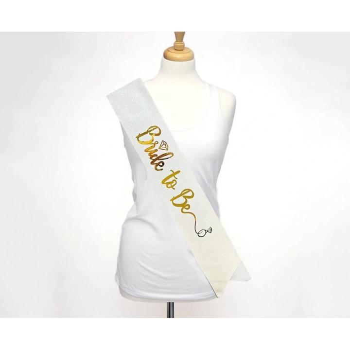 BFS   Beyaz Üzeri Altın İtalik Alyanslı Bride To Be Yazılı Simli Işıltılı Kuşak Kemer 10x80 cm