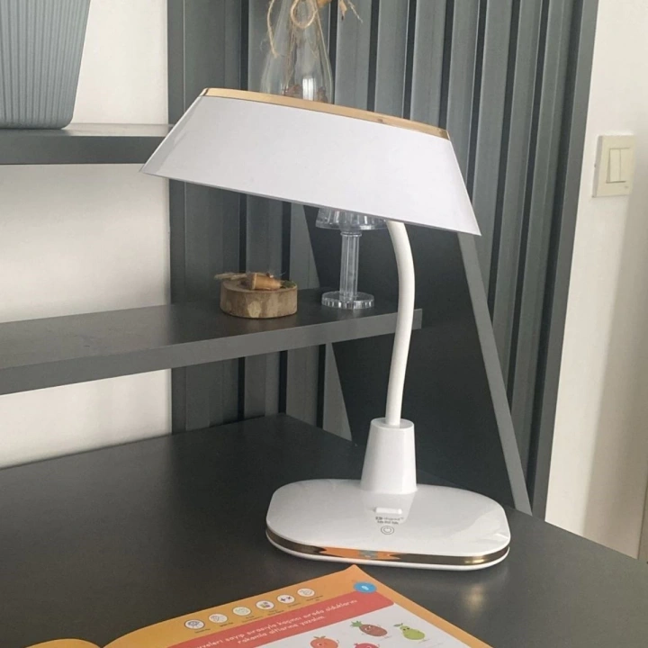 BFS  Dokunmatik 3 Farklı Büyük LED Işıklı Çalışma Masası Üstü Kıvrılabilir Başlıklı Lamba