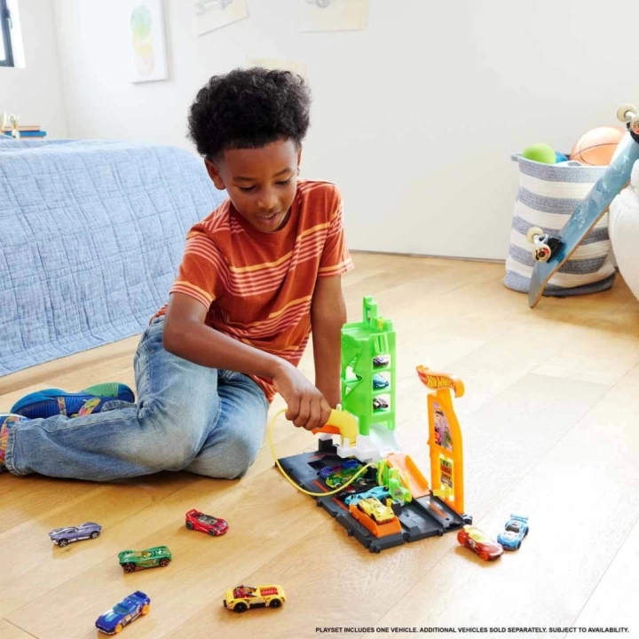 BFS   Hot Wheels Elektrikli Araç Şarj İstasyonu Oyun Seti HTN79