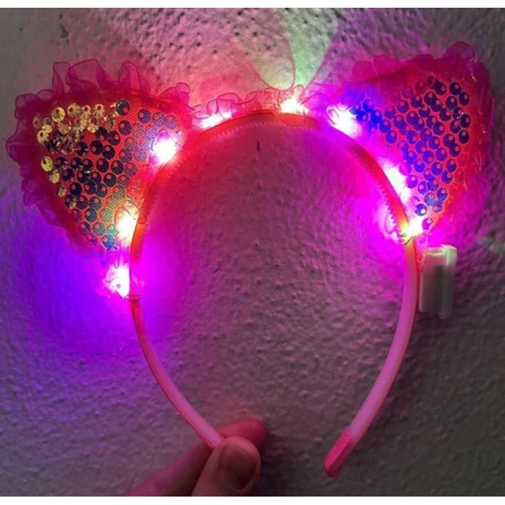BFS     Kenarları Dantelli Fuşya Pullu Payetli Led Işıklı Kedi Kulak Taç 17x19 cm