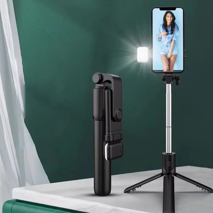 BFS  Kendiliğinden LED Işıklı Kumandalı Uzayabilen Selfie Çubuğu,Masa Üstü Tripod