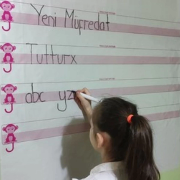 BFS  Kılavuz Çizgili Akıllı Kağıt Yazı Tahtası Duvarda İz Bırakmaz Statik Yeni Müfredata Uygun 100x56cm