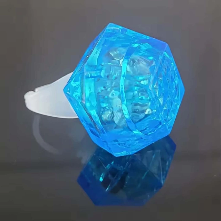 BFS   Kristal Tasarımlı Led Glow Işıklı 3 Modlu Mavi Yüzük 3.5 x 5 cm