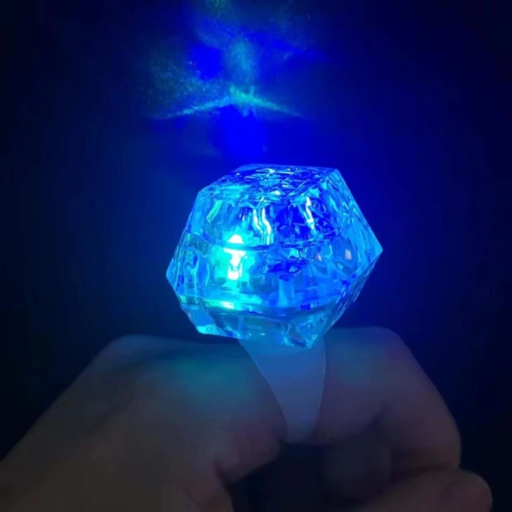 BFS   Kristal Tasarımlı Led Glow Işıklı 3 Modlu Mavi Yüzük 3.5 x 5 cm