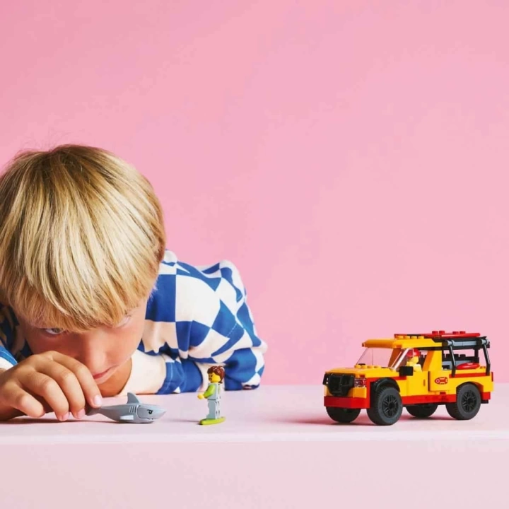 BFS   LEGO City Cankurtaran Kamyoneti 60453