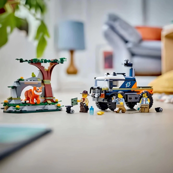 BFS   LEGO City Orman Kaşifinin Arazi Kamyonu 60426